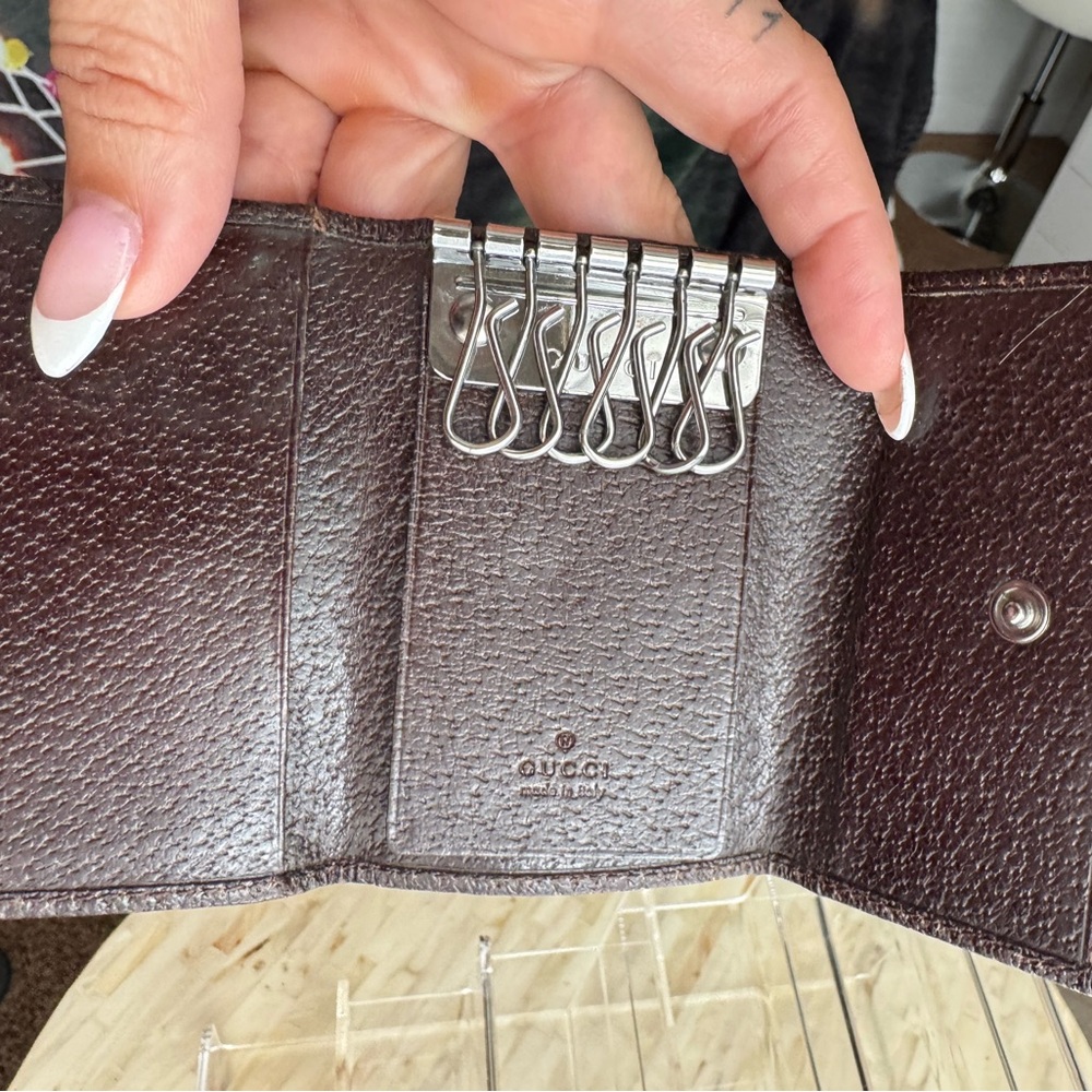 Gucci Classic Monogram Key Case Authentic - Picture 5 of 8